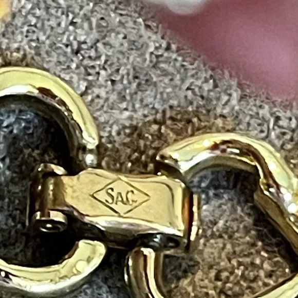 Sarah Coventry Two-toned Leaf Bracelet - Picture 5 of 6